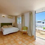 Villa Laurona By *